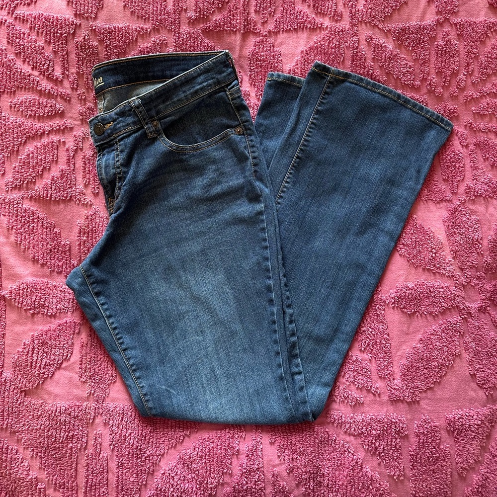 Old Navy diva style jean boot cut medium wash.